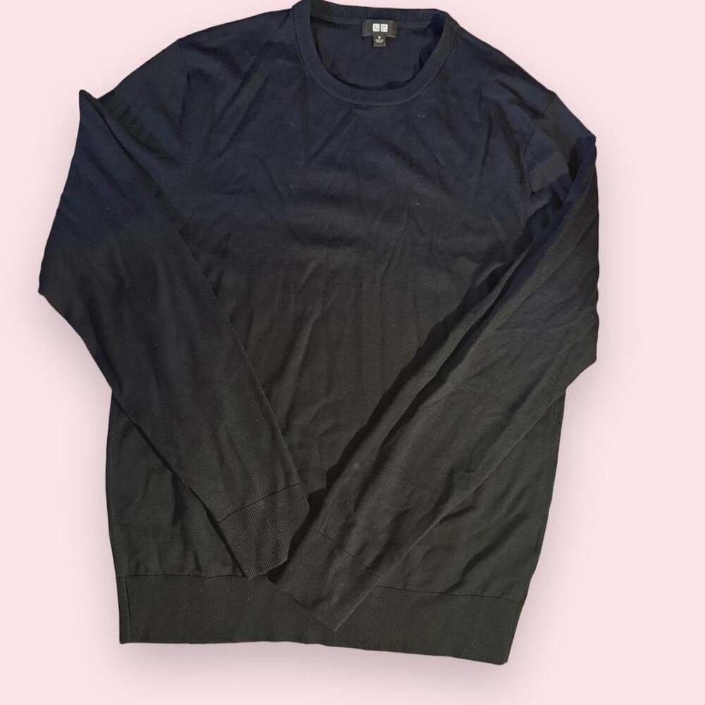 Uniqlo Extra Fine Merino Crew Neck Sweater in Black